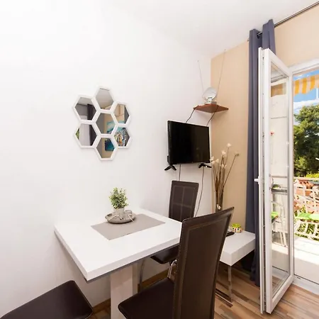 Stil - With Balcony And Sea View 101 Apartment *