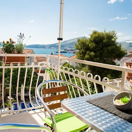 Apartment Stil - With Balcony And Sea View 101 Trogir